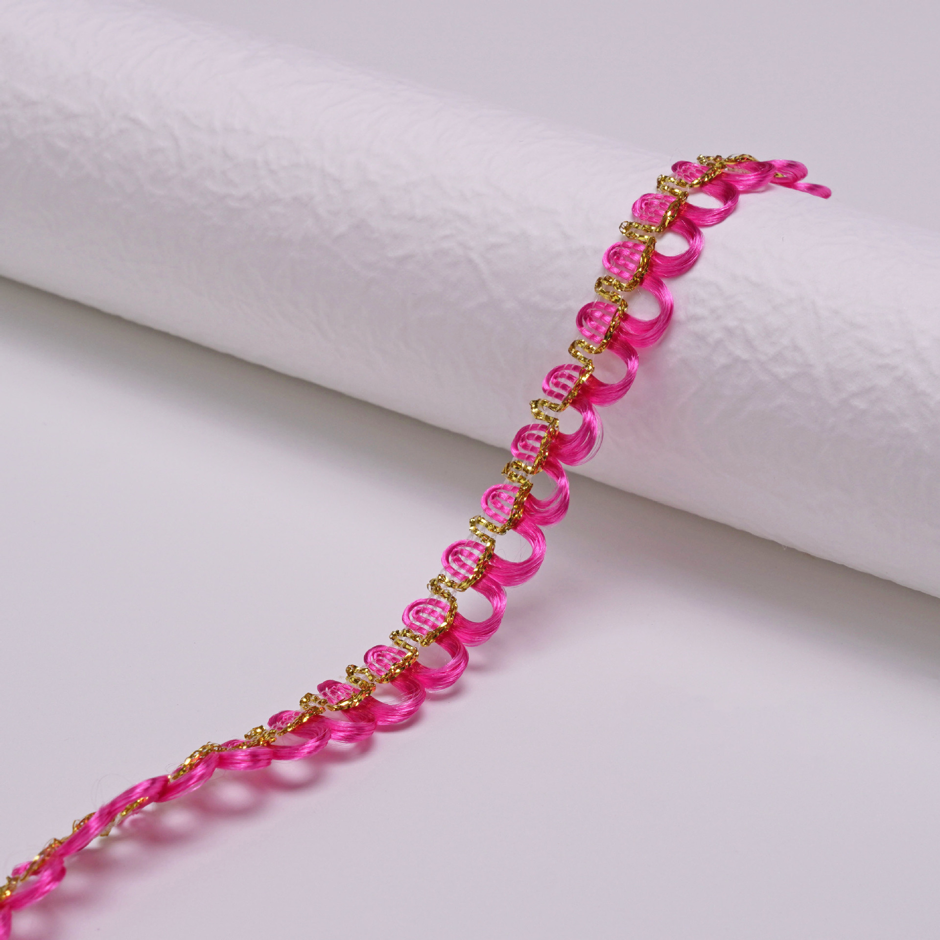 Suministro de stock directo de fábrica de 1cm de color dorado y plateado borde ondulado encaje ropa accesorios