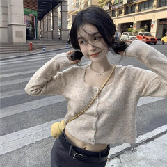 软糯方领复古针织打底衫女秋冬内搭别致独特纽扣短款外穿针织毛衣