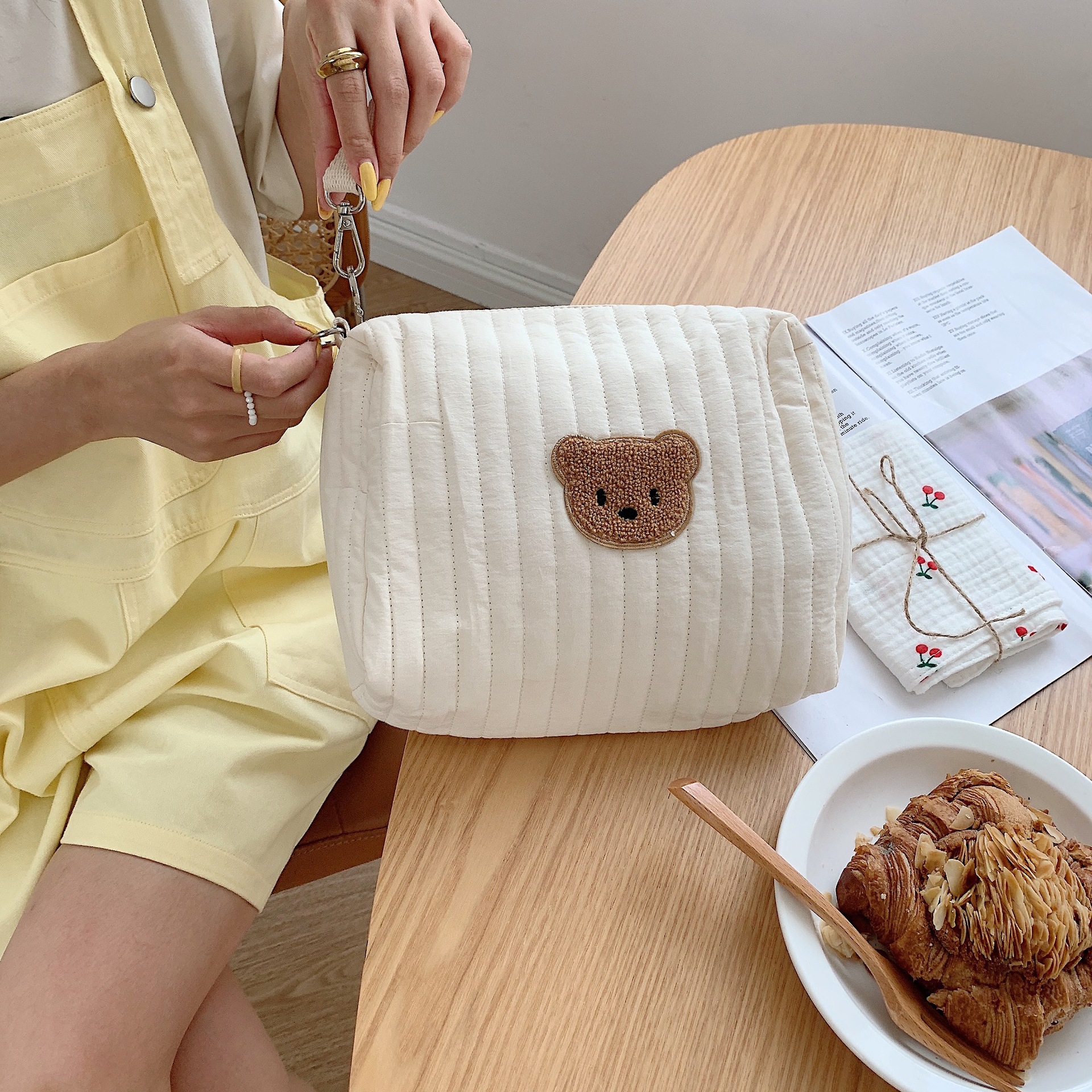 21131 ins estilo acolchado bordado bebé algodón carro colgando bolsa de la momia bolsa de almacenamiento bolso cosmético del bolso