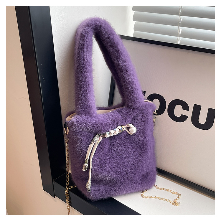 New plush with fashionable niche design, simple shoulder bag, Korean style artistic and casual versatile crossbody bag_voghion.com