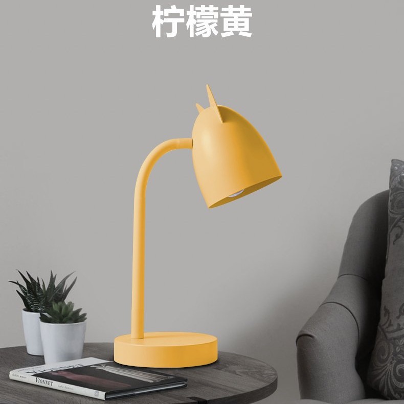 Lámpara de escritorio transfronteriza estudio estudio estudio estudio de la lámpara de protección de ojos decoración principal cama lámpara de cabecera simple exquisita ins luces LED de estilo