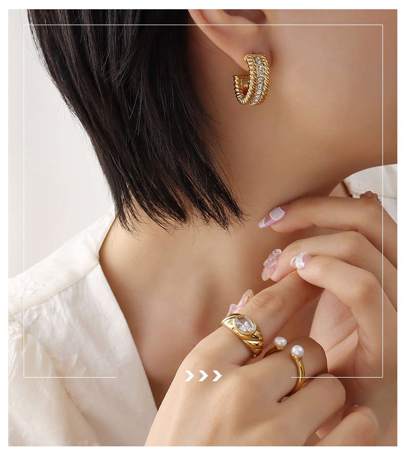 Retro C Shape Titanium Steel Inlay Zircon Ear Studs 1 Pair