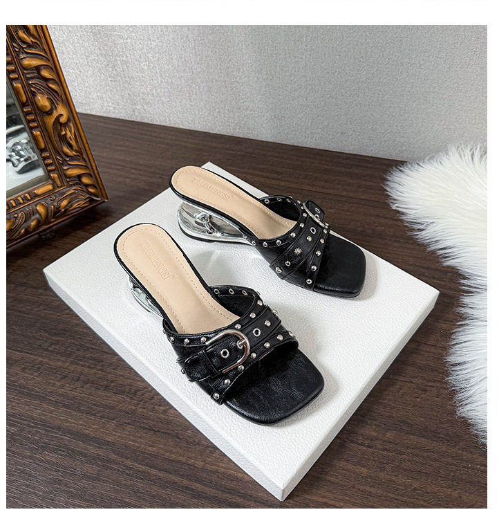 Dép sandal nữ quai ngang mũi vuông hở ngón, khóa kim loại đính đinh tán, gót dị hình tăng chiều cao 6 cm — Màu xanh dương, màu đen chi tiết 17