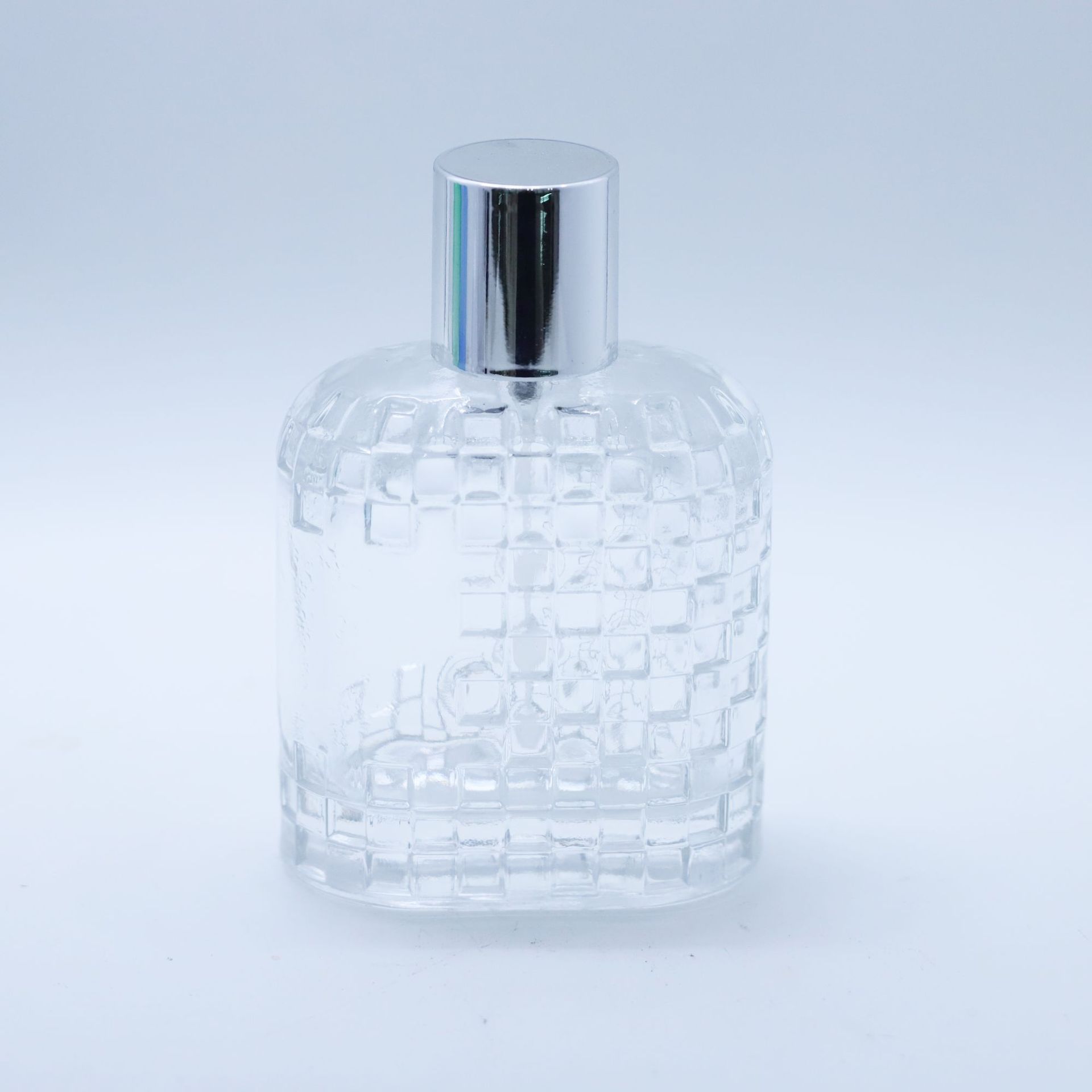 创意款香水瓶100ml新款块快瓶铆钉喷雾瓶空瓶子厚底扁圆形