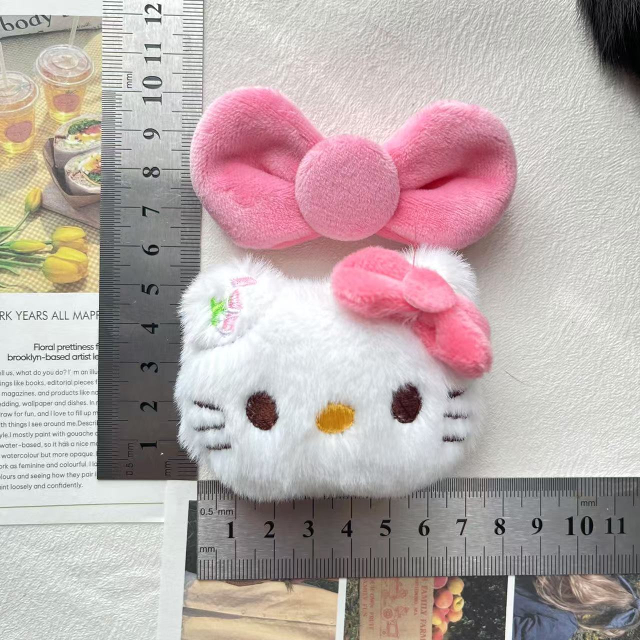 새로운 만화 봉제 벚꽃 고양이 Kt 활 세트 액세서리 헤어핀 휴대 전화 케이스 의류 액세서리 신발 꽃 액세서리