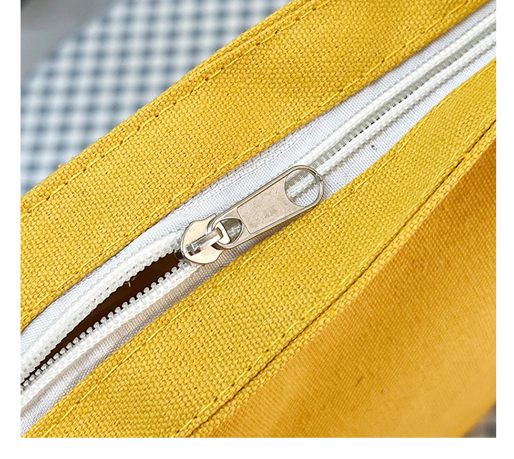 The new Korean-style cute Japanese-style single-shoulder bag is selling well. It's a simple and versatile canvas bag for college students' crossbody tutoring undefined