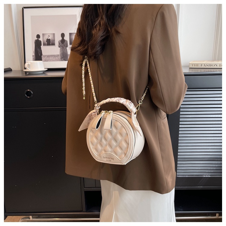 Kleine Tasche mit Diamantkette für Damen 2024 Frühjahr und Sommer beliebte neue Mode vielseitige Umhängetasche modische Handtasche kleine runde Tasche_voghion.com