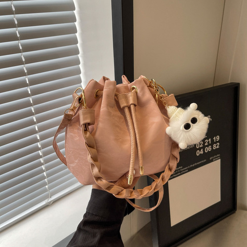 Light and Fresh, Trendy Korean Style Drawstring Single Shoulder Bag for Women, Spring and Summer Versatile Insta Crossbody Bag, Water Bucket Bag