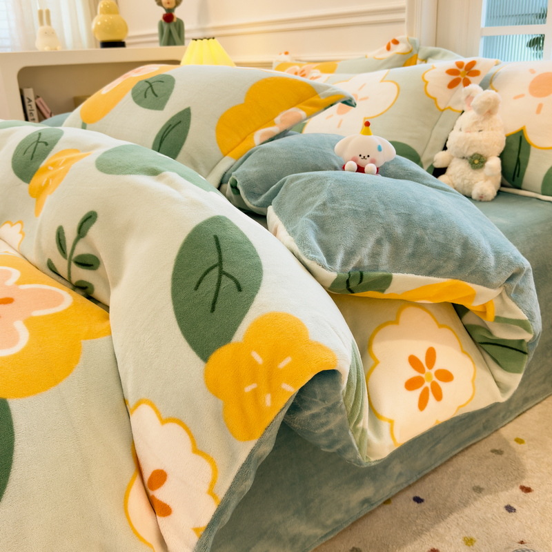 Invierno engrosado cama de seda de leche de cuatro piezas de seda de coral sábanas de seda de bebé cubierta de seda de calor y seda de tres piezas