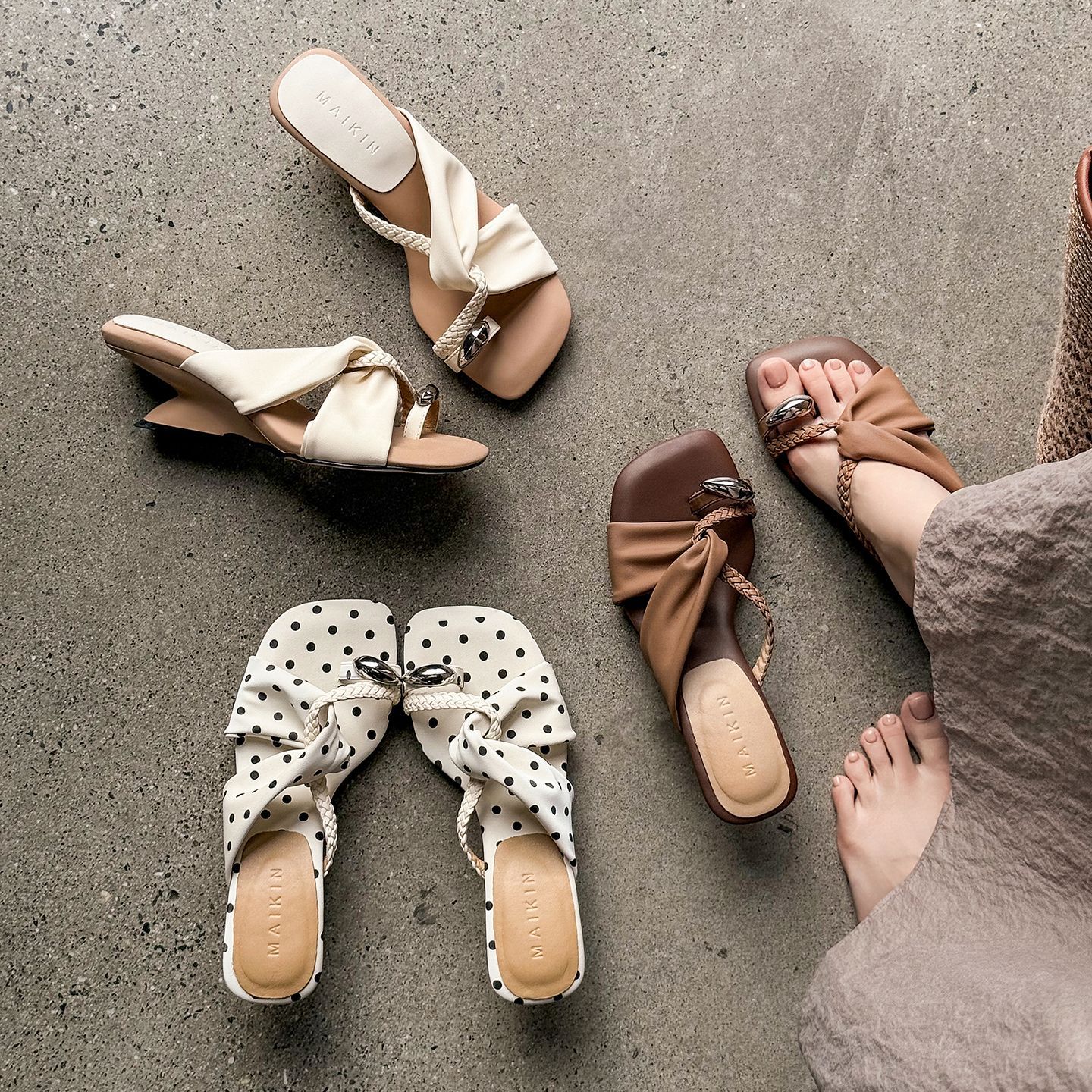Dép sandal nữ xỏ ngón đế bệt mũi vuông, quai chữ T da thật đan chéo, phong cách thanh lịch — Chấm bi trắng, màu nâu, màu trắng ngà