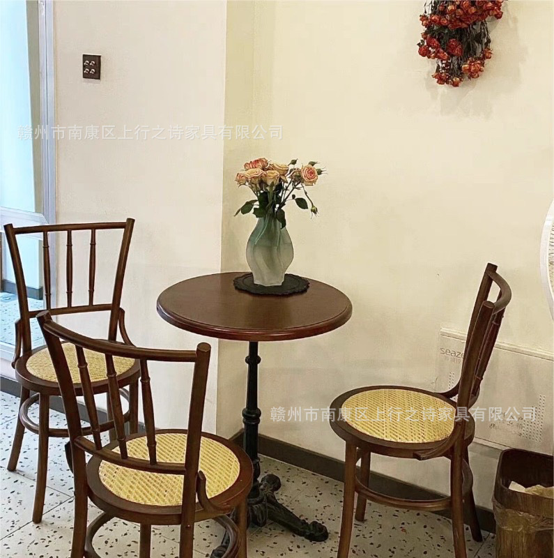 Mesas y sillas de cafetería retro Sillas de comedor de estilo chino americano Sillas de restaurante occidental Sillas y sillas de cafetería Un juego completo de mesas de taberna