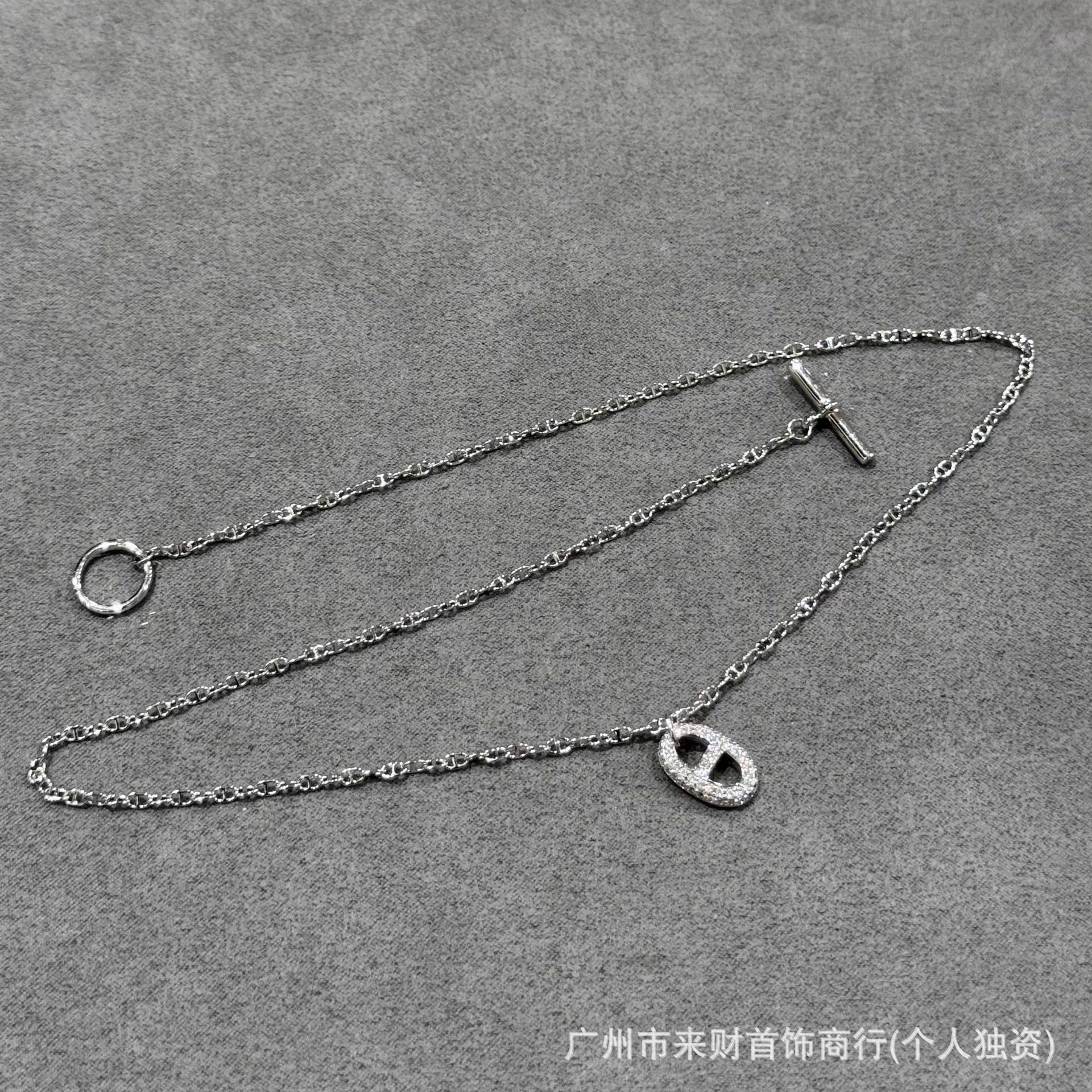 High-End Version Q Pig Nose Necklace for Women, Full Diamond V Gold Pendant, Elegant Ot Clasp, Stackable, Factory Wholesale