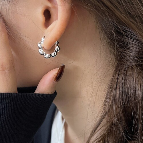 S925 Sterling Silver High-end Light Luxury Twist Earrings Niche Design Croissant Earrings Earrings New Unique Earrings