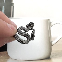 2023 New Black Gold Accents Rattlesnake Ring for Men and Women - High-End, Simple, Fashionable, Trendy