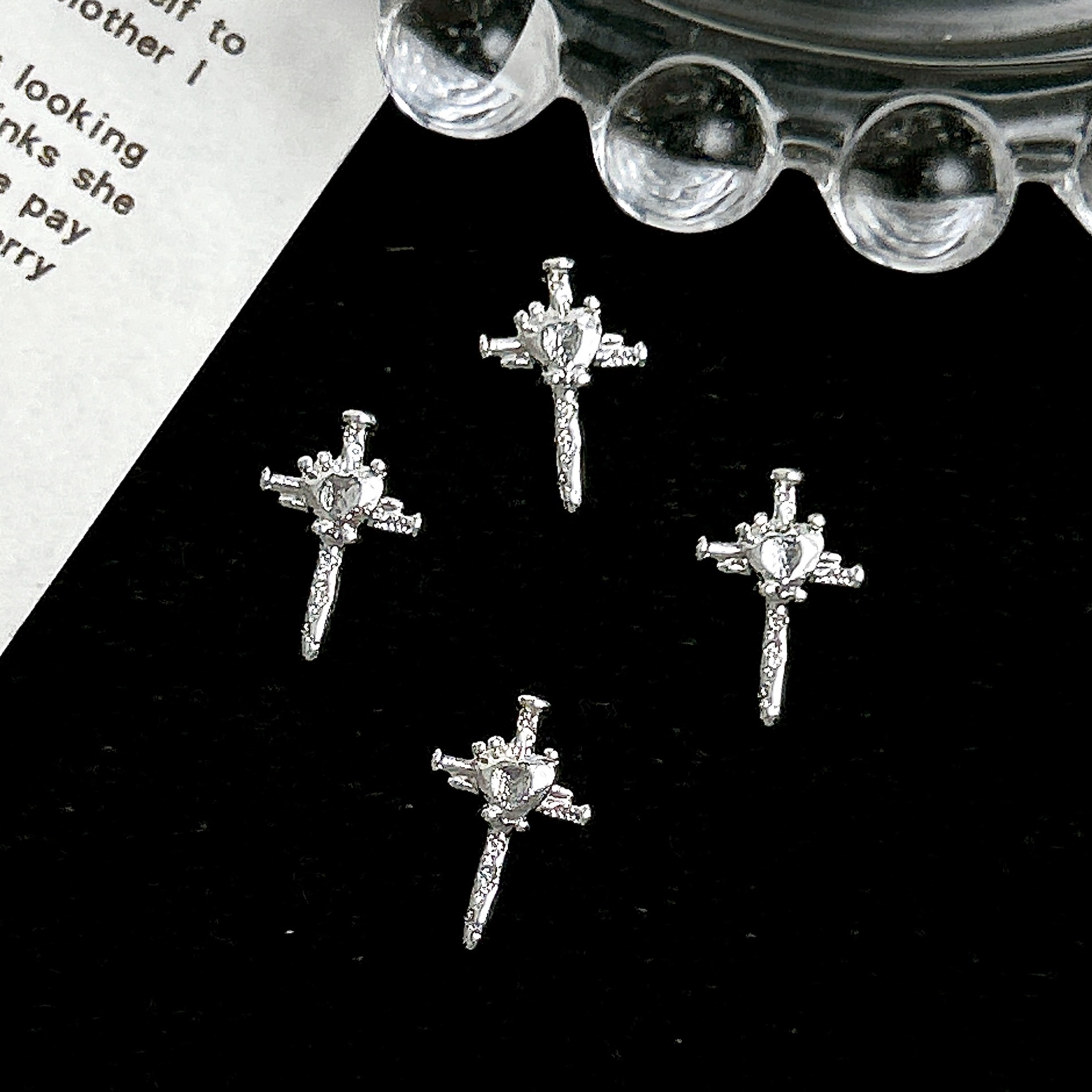 Ventas transfronterizas de joyas de manicuría cruces oro y plata super brillante diamante completo retro punk cruces joyas accesorios diy