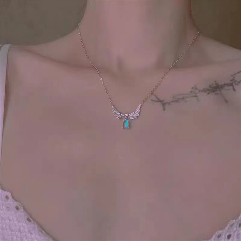 Angel wings Moonstone pendant necklace for women light luxury niche design sense advanced clavicle chain exquisite all-matching accessories Angel wings Moonstone pendant necklace for women light luxury niche design sense advanced clavicle chain exquisite all-matching accessories