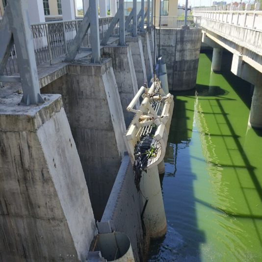 抓斗式 格栅除污机、移动式液压抓斗清污机、清污机