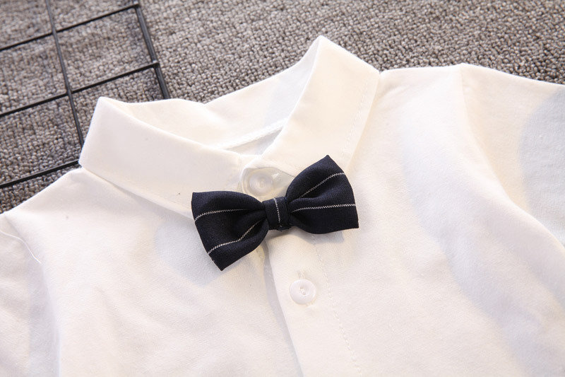 竖条领结背带套装