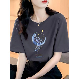 ���ɼ��޶���T��Ůʿ���b�¿�ȴ����������OӋ���l��Ů�A�I����