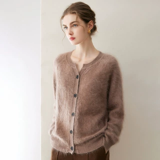 100%山羊绒采用康赛妮纱线秋冬新女短款拉绒系扣针织开衫外套毛衣