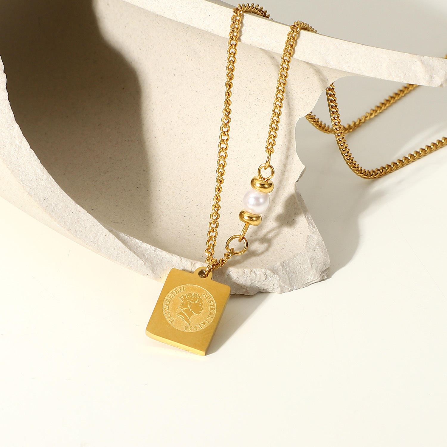 fashion Queen head square tag 18K gold stainless steel necklacepicture4