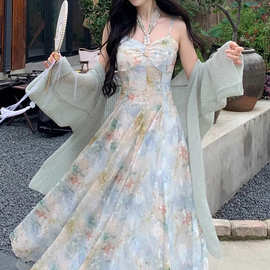 速卖通早秋油画秘境复古油画感气质印花绣花挂脖吊带裙女秋季新款