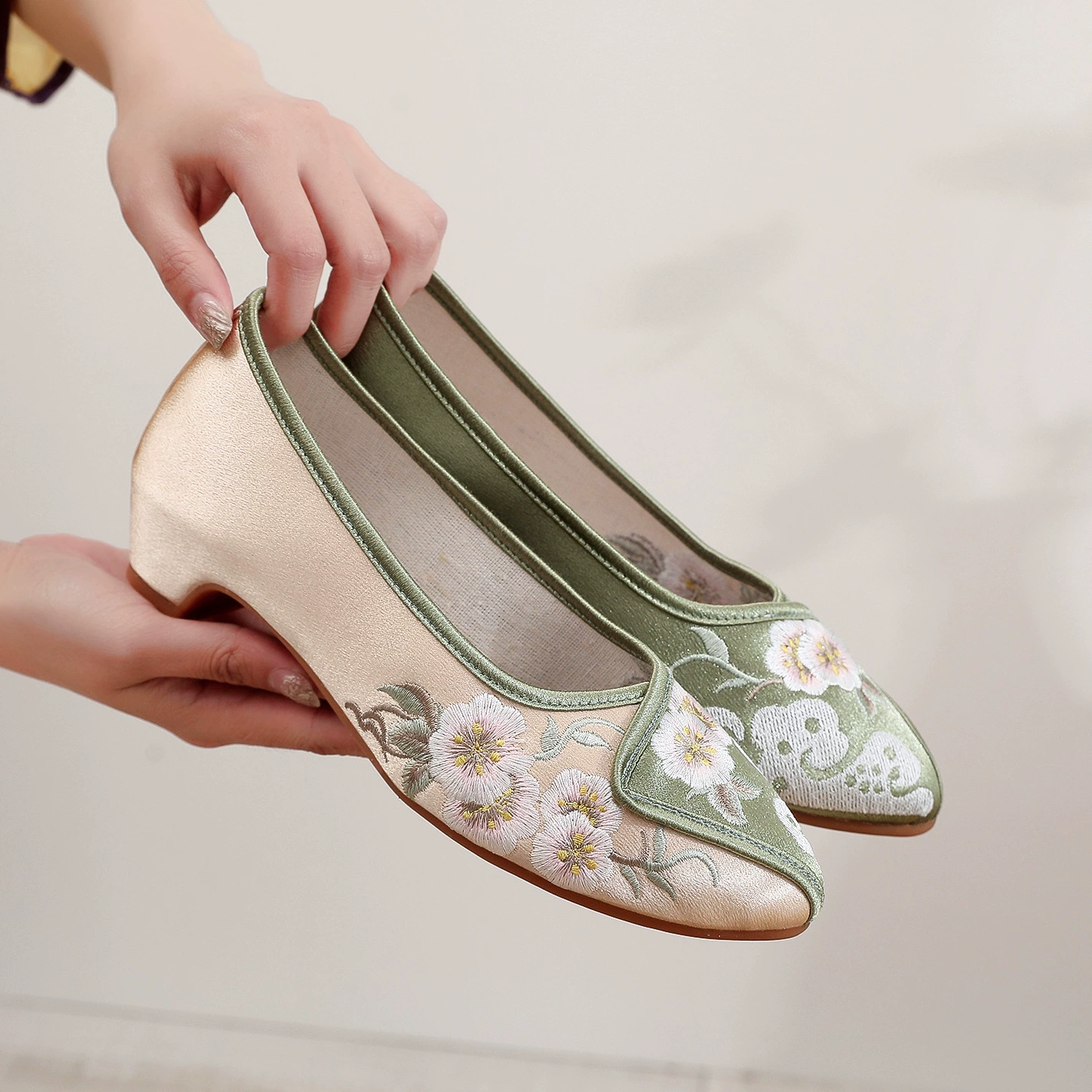 [Цветочный] 2024 весенне-летняя новая Тканевая обувь Old Beijing, простое Ципао, элегантная Однослойная обувь, удобная женская обувь в этническом стиле