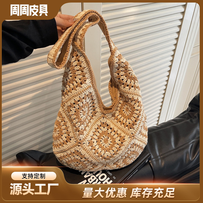 Ethnic retro shoulder bag for leisure