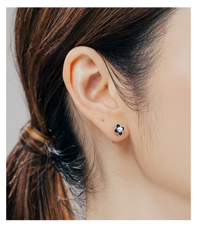 Simple Style Four Leaf Clover Sterling Silver Plating Artificial Pearls Ear Studs 1 Pair