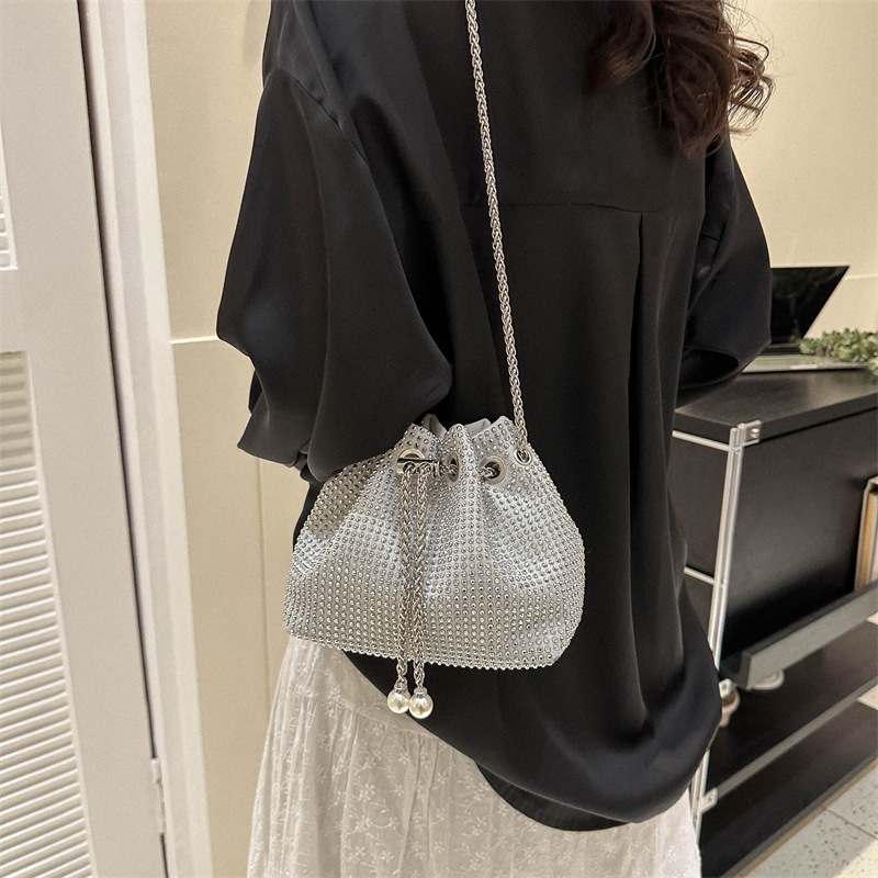 Met diamanten versierde tas met trekkoord voor dames, nieuw model 2025, vol sprankelende strass-steentjes, populaire luxe ketting_voghion.com