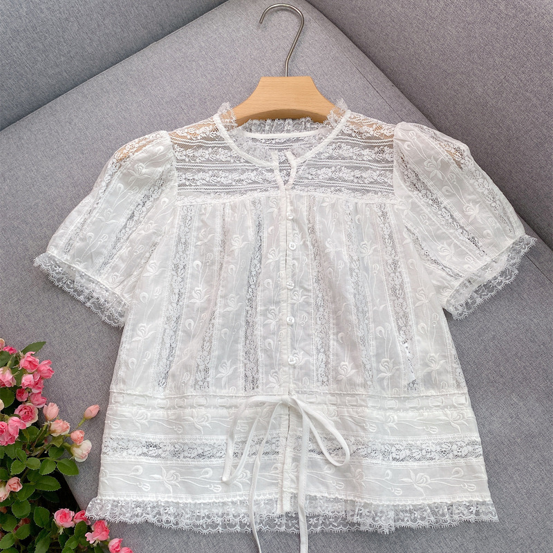 2025 New Summer Style White Exquisite Flower Embroider Splicing Ear-Hem French Lace-Up Waist Short-Sleeved Shirt Top