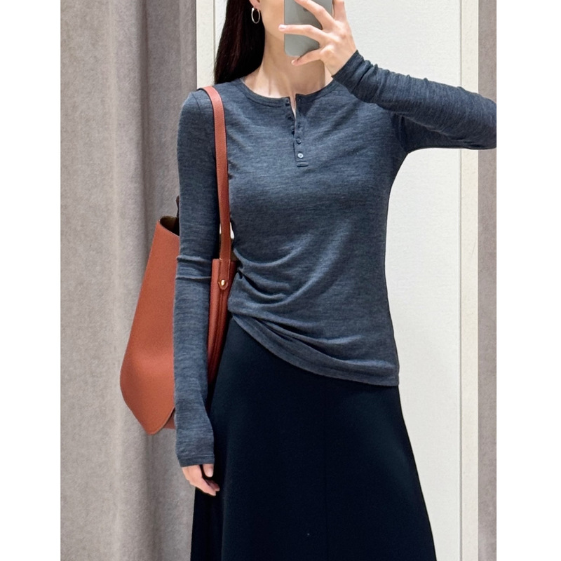 In stock: Xiaohefeng minimalist henley collar high-intellectual style deep heather gray ribbed knit fabric T-shirt for women, autumn