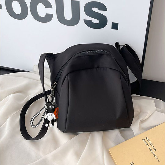 2025 New Single Shoulder Small Bag Women's Crossbody Bag Women's Bag Casual Bag Versatile Fashion Women's Nylon Cloth Shell Bag