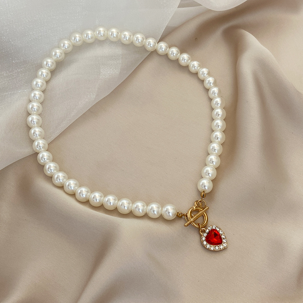 Pearl Retro Simple Necklace Heart Pendant Clavicle Chain Wholesale display picture 7