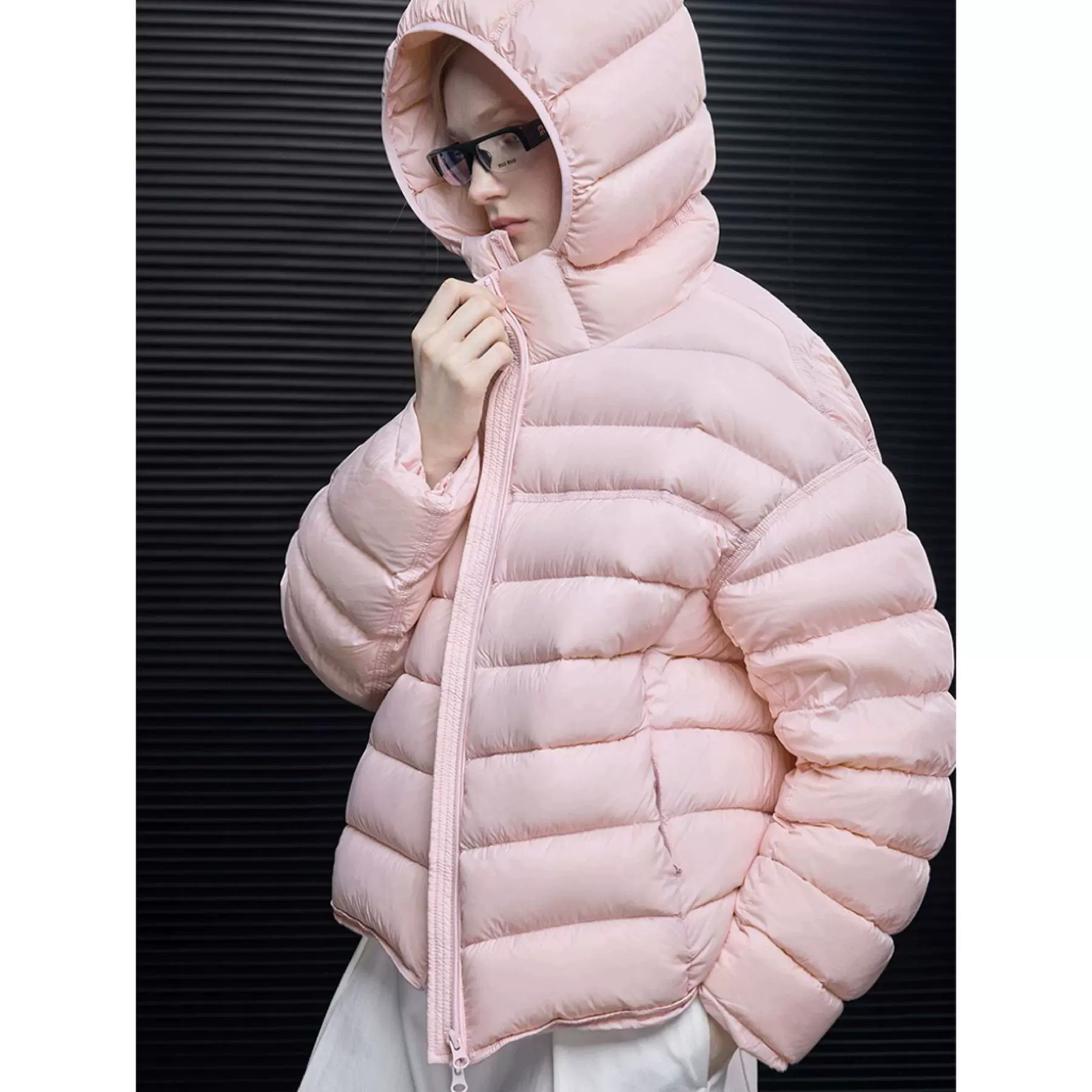 四媛 保暖泡芙感连帽排骨90白鸭绒羽绒服25冬新款龟背感外套1169