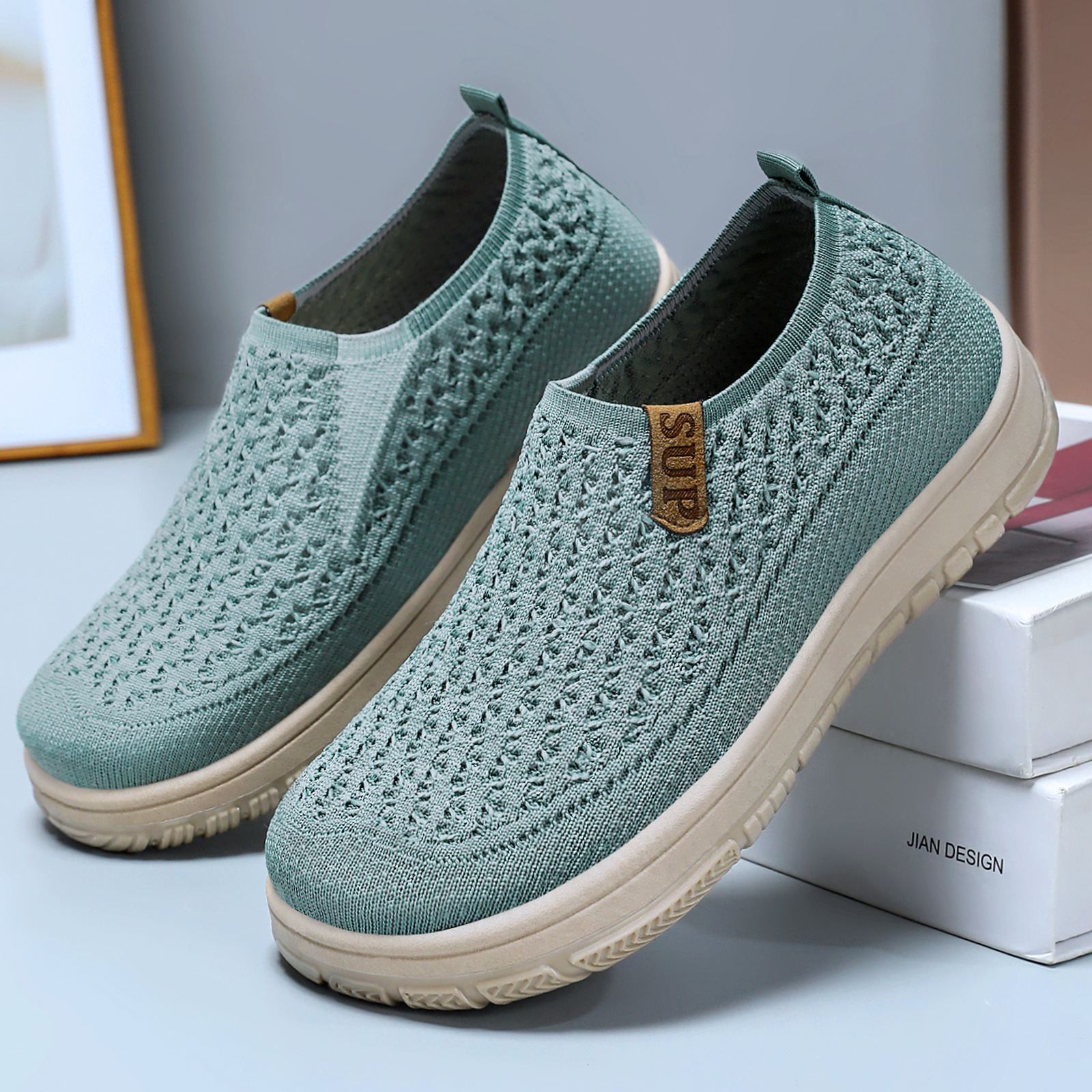 Primavera y otoño nuevos viejos zapatos de tela de Beijing zapatos de mujer con suela suave cómodo con un pie de calzado de calzado, zapatos casuales antideslizantes con suela gruesa para mujeres