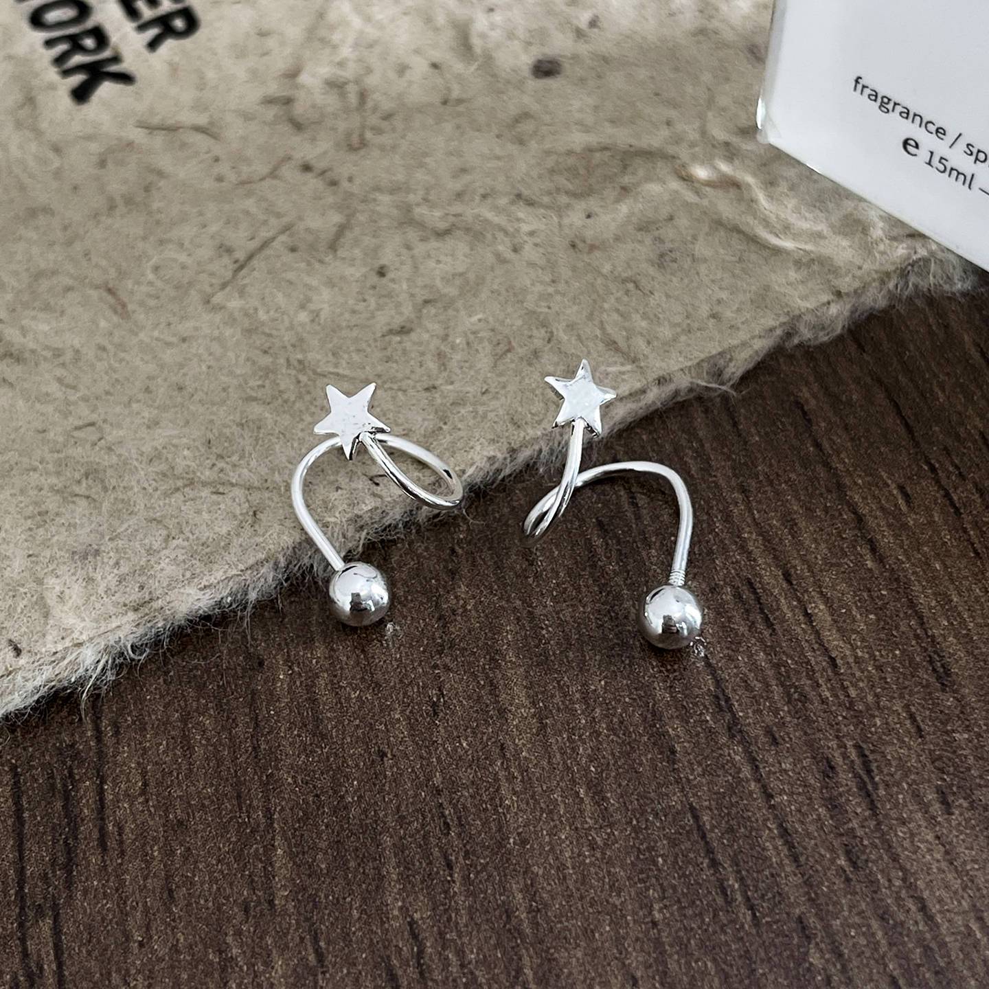 Pendientes de aleación Pendientes de alta calidad de perlas para mujer Pendientes exagerados de temperamento de lujo ligero coreano Pendientes largos con borlas al por mayor