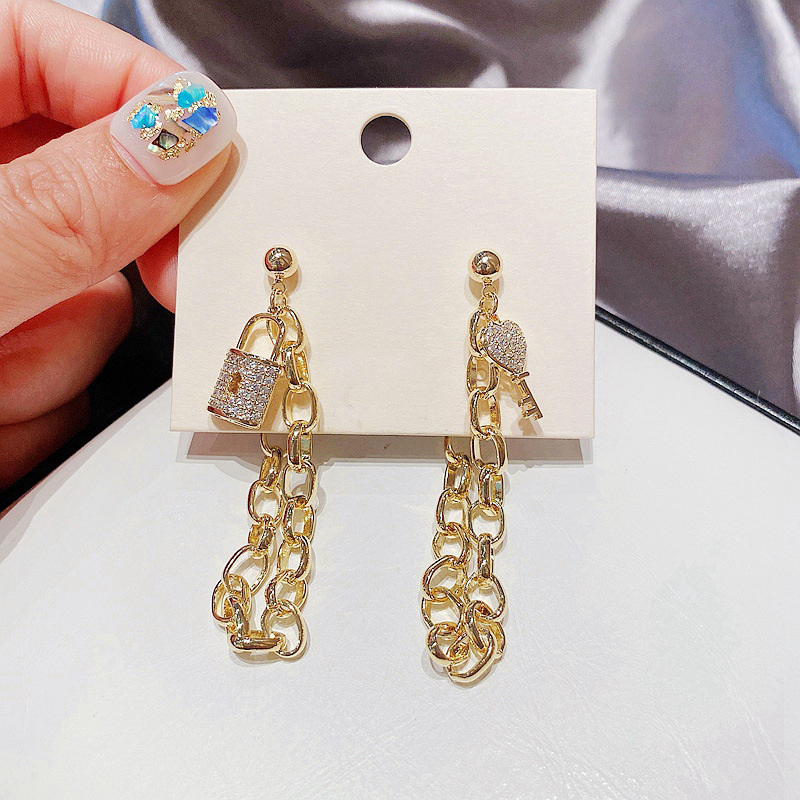 Fashion Asymmetric Key Metal Chain Tassel Copper Earrings display picture 4