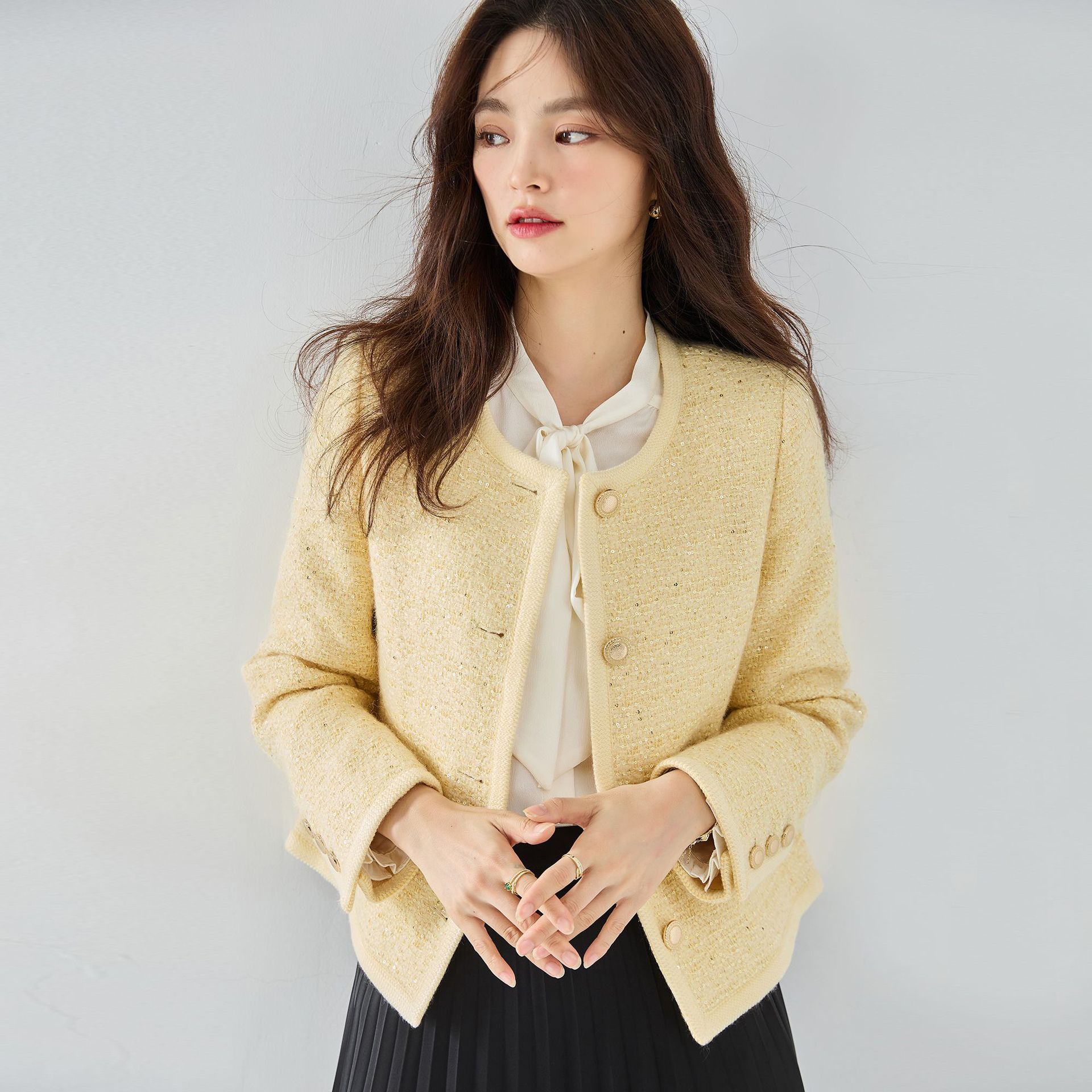 25 primavera nuevo pesado especial de lujo lentejuelas extravagantes fragancia pequeña chaqueta amarilla de alta calidad top de caja corta 15408