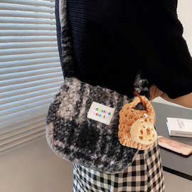 冬季新款复古风毛绒包羊羔毛格子百搭毛呢大容量半圆斜挎单肩包女