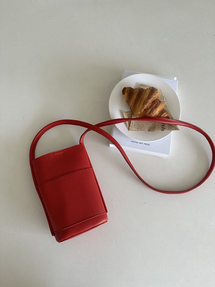 Red cute shoulder bag for leisure