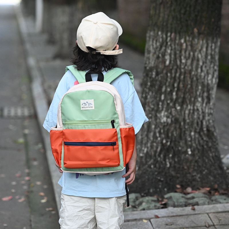 Mochila de clase de alta capacidad para estudiantes de primaria, moda, color de contraste para salir, mochila ligera para niños y niñas, nueva mochila infantil.