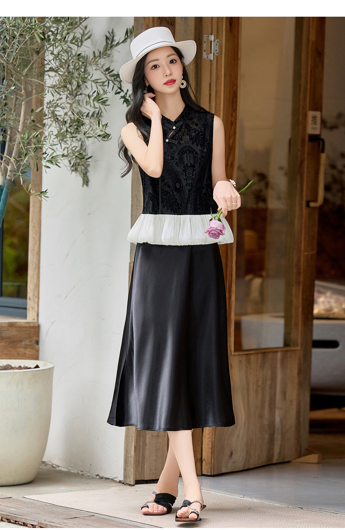 Bộ váy hai mảnh nữ tân cổ điển gồm áo gile và váy yếm hoa văn nổi — màu be, màu đen chi tiết 4