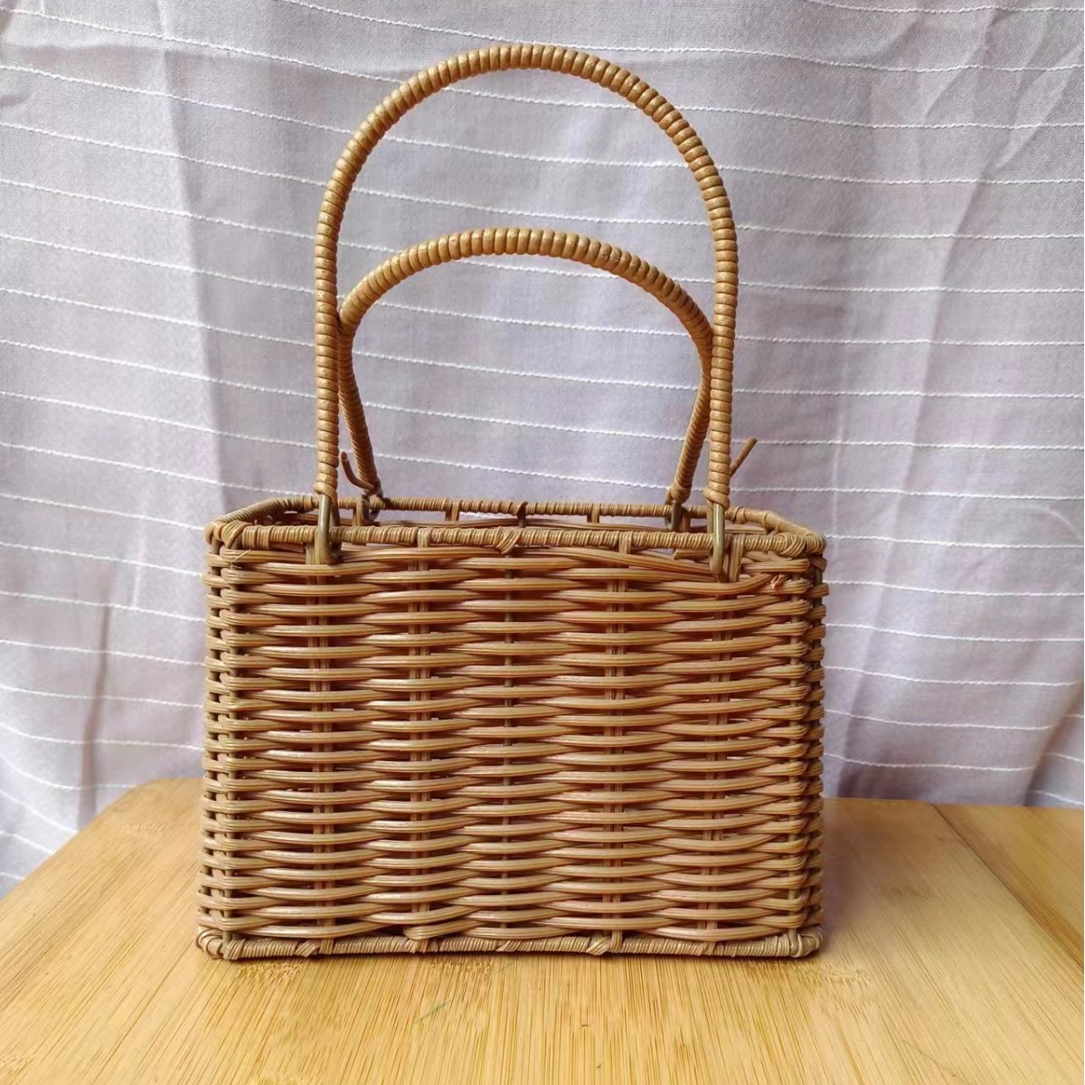 Cesta Tejida de Flores de Vid, Hecha a Mano y Decorativa para Fiestas y Arreglos Florales image 16