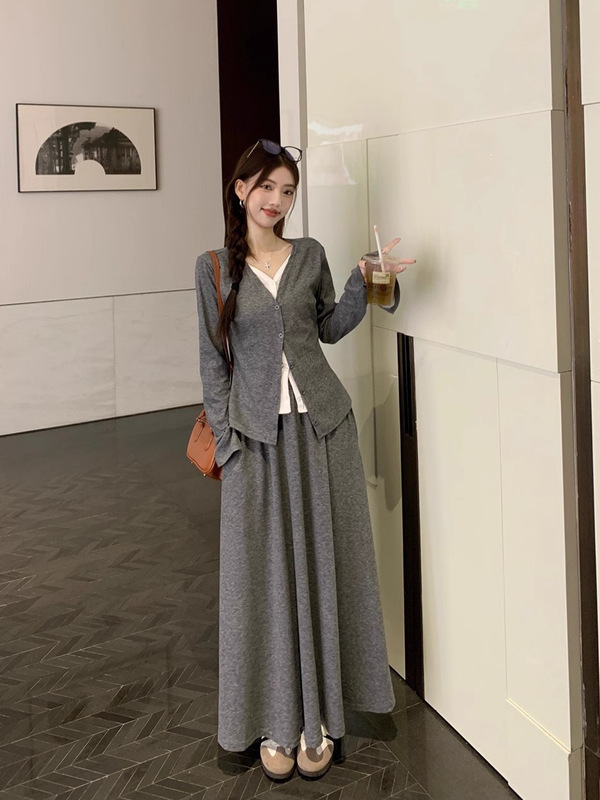 秋季穿搭假两件一整套高级感V领黑色针织高腰连衣裙子女时尚套装|undefined