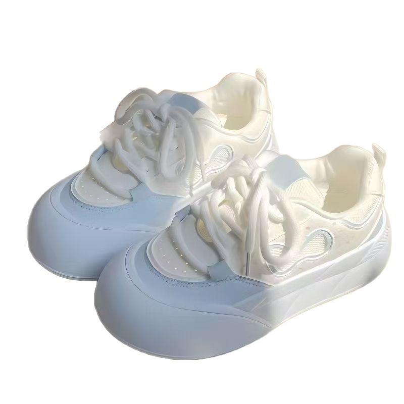Zapatos blancos de altura de suela gruesa para mujer 2025 nueva leche de verano fufu zapatos deportivos casuales de todo fósforo zapatos de pan de cabeza grande