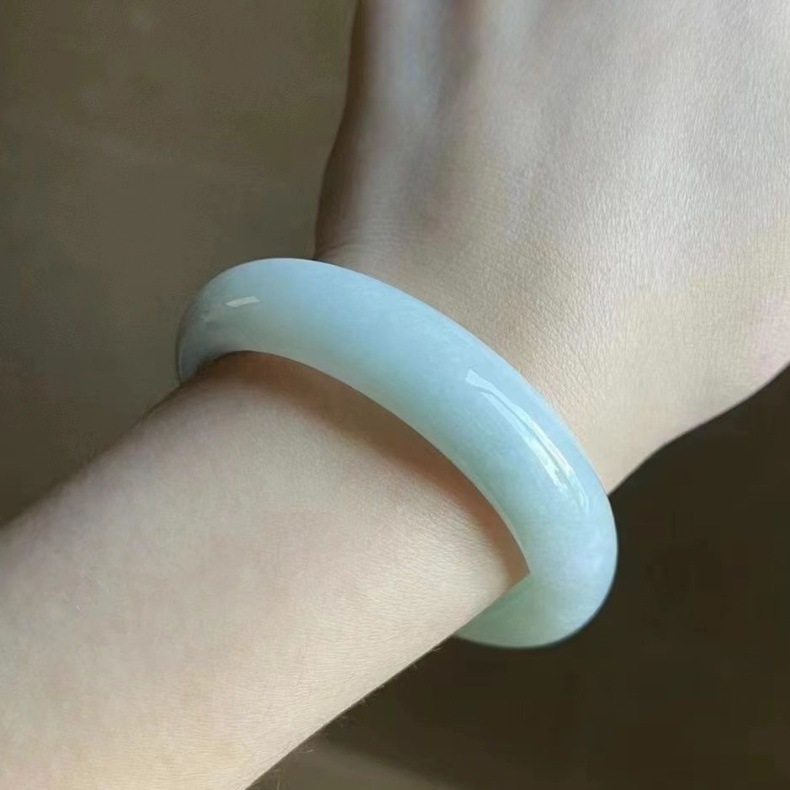 Vòng tay ngọc bích A hàng Myanmar cao cấp – đường kính trong 52–64 mm chi tiết 1