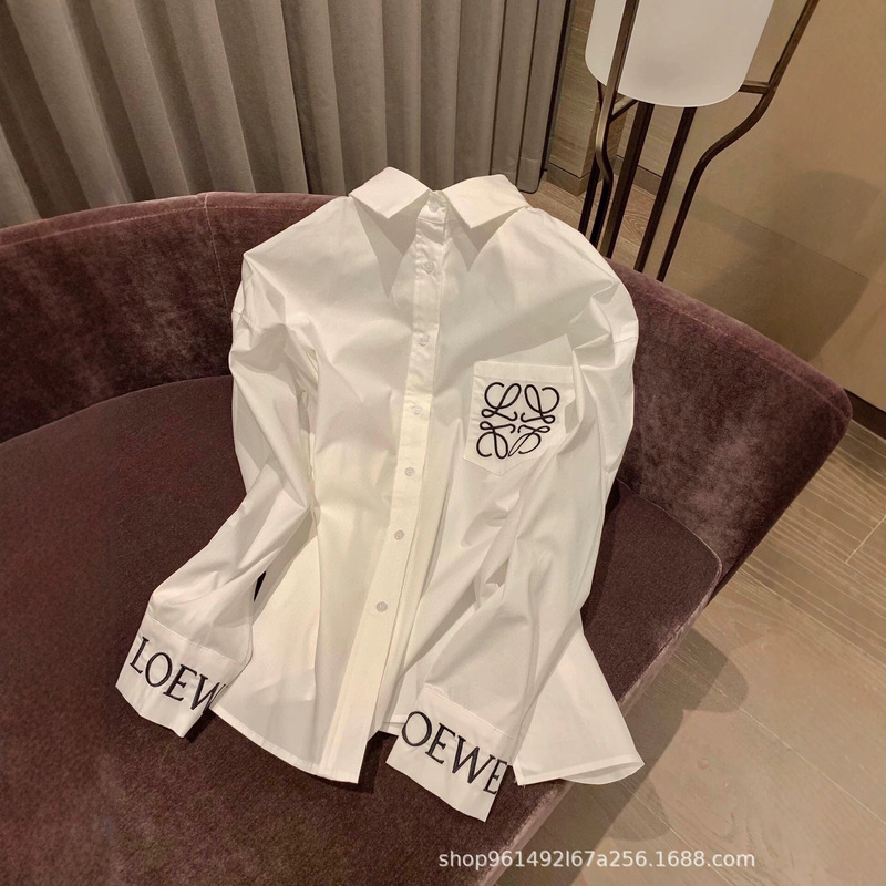 Luojia ready-to-ship shirts are high-quality, stylish, casual, loose-fitting, with embroidered letters, versatile and elegant, suitable for spring and autumn Luojia ready-to-ship shirts are high-quality, stylish, casual, loose-fitting, with embroidered letters, versatile and elegant, suitable for spring and autumn