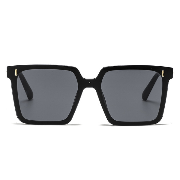 Fashionable square sunglasses