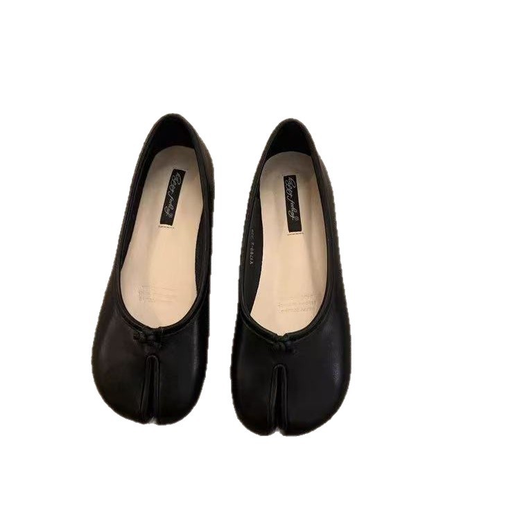 Zapatos de pie de cerdo con base plana, zapatos de mujer, primavera y otoño de 2025, zapatos de ferradura de dedo, zapatos de barco de ferradura de cerdo, zapatos rojos
